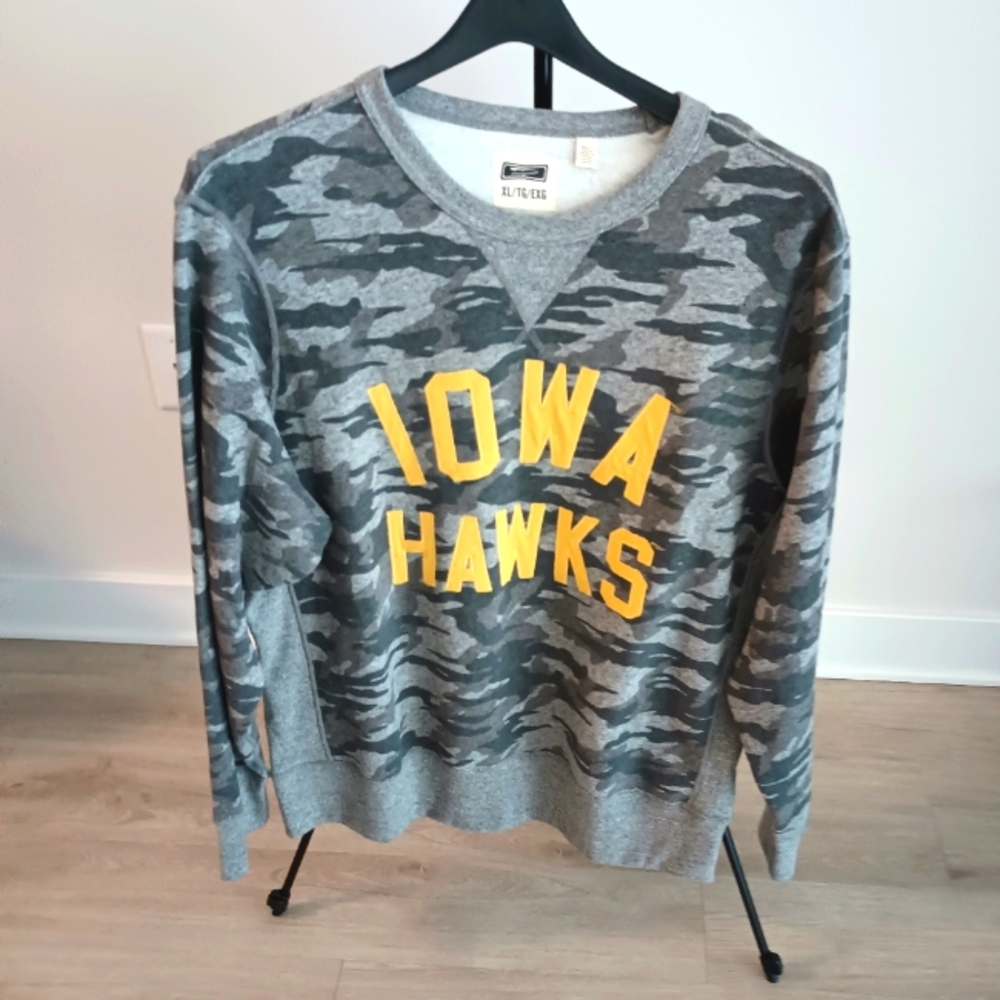 Tailgate Iowa Hawks Camo Sweatshirt